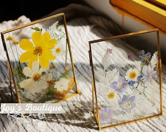 Handmade Pressed Flower Frame: Custom Floral Glass Art