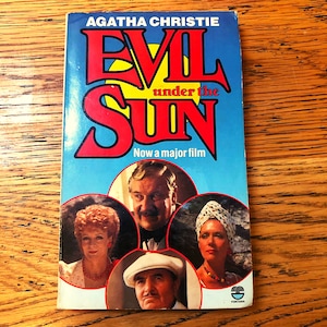 Agatha Christie - Evil Under the Sun  - A Hercule Poirot Mystery. Vintage Crime Fiction paperback. Fontana 1981. Copyright 1940.