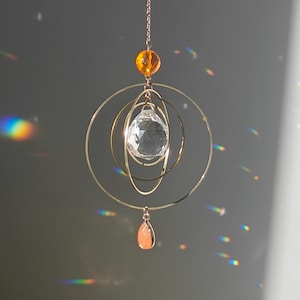 Suncatcher DEVI : Décoration d'intérieur boho en cristal, laiton et pierres naturelles | Attrape soleil doré pour la maison ou la voiture
