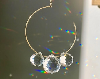 DREAM Suncatcher: Acchiappasole minimalista in ottone e cristallo | Delicata decorazione Feng Shui da appendere, realizzata a mano in Francia | Regalo benessere