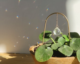 Mini Plant Suncatcher PILEA : Sparkling brass & glass crystal arch plant stake, handmade in France | Unique Gift for plant lovers