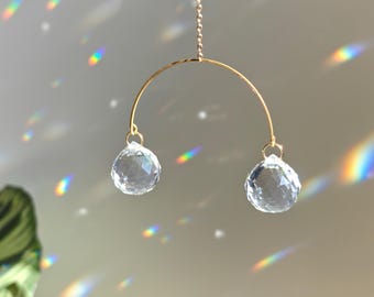 Suncatcher DUO: Acchiappasole minimalista in ottone e cristallo | Decorazione da appendere per interni luminosi, realizzata a mano in Francia