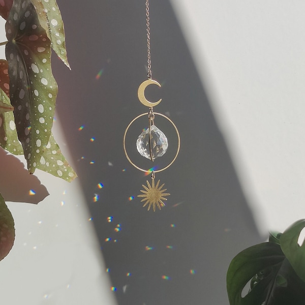 Suncatcher STELLAR • Décoration Bohême lune et soleil • Attrape soleil feng shui en laiton et cristal de verre, fait main en France