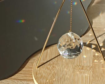 BALANCE Suncatcher: Acchiappasole su base in legno, ottone e cristallo | Regalo decorativo unico fatto a mano per la casa o l'ufficio