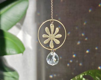 Mini-Sonnenfänger FLORA: Hängende Blumendekoration aus Messing und Kristall | Ein perfektes kleines Geschenk, um Licht hereinzulassen, handgefertigt in Frankreich
