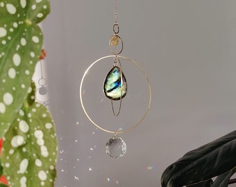 Suncatcher NOVA • Attrape Soleil en cristal, laiton et Labradorite Flash • Cadeau unique pour les amoureux des cristaux, fait main en France