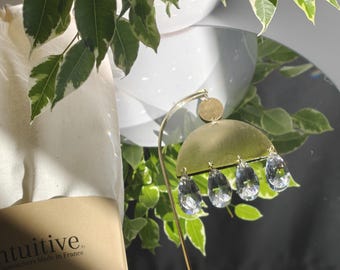 RAIN Mobile Piantabile: Acchiappasole in ottone spazzolato e cristallo di vetro | Scultura gioiello per amanti delle piante, realizzata a mano in Francia