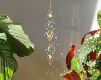 Suncatcher GAÏA • Décoration d'intérieur Boho Chic en cristal de verre & laiton • Suspension botanique celeste pour les amoureux des plantes