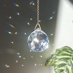 Kristallen bol raamdecoratie: minimalistische verlichte raamdecoratie | Glazen discobal met regenboogeffect | Dopamine woondecoratie