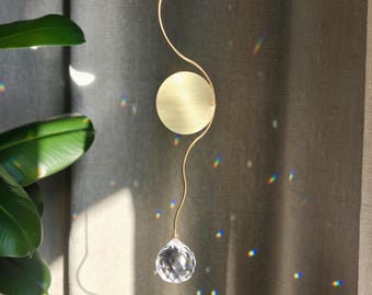 Kinetic sculpture TANGO : Brass & crystal suncatcher mobile | Minimalist and contemplative decor | Hanging decoration, handmade in France