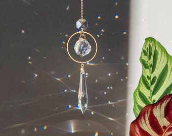 ASTRA Kristall- und Messing-Sonnenfänger | Boho-Wohndeko | Regenbogenprisma | Fensterschmuck | Geschenkidee für Sinnesliebhaber