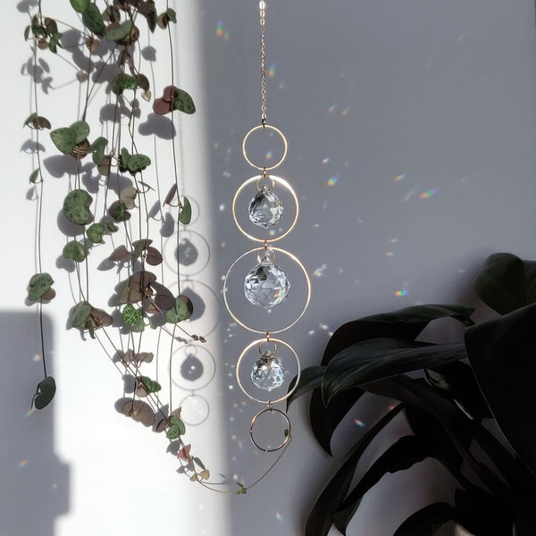 Suncatcher CONSTELLATION en laiton et cristal de verre • Décoration d'intérieur Minimaliste et Céleste • Prisme arc en ciel