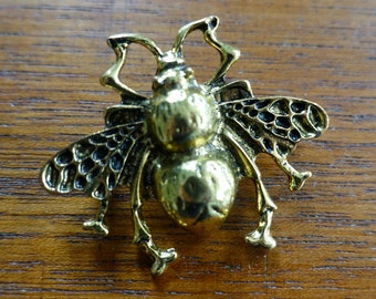 Stunning VINTAGE BEE Brooch / Large Vintage Bee Brooch / Melissa Goddess Brooch / Mid Century Gold Tone Metal Bee Brooch / Costume Jewellery