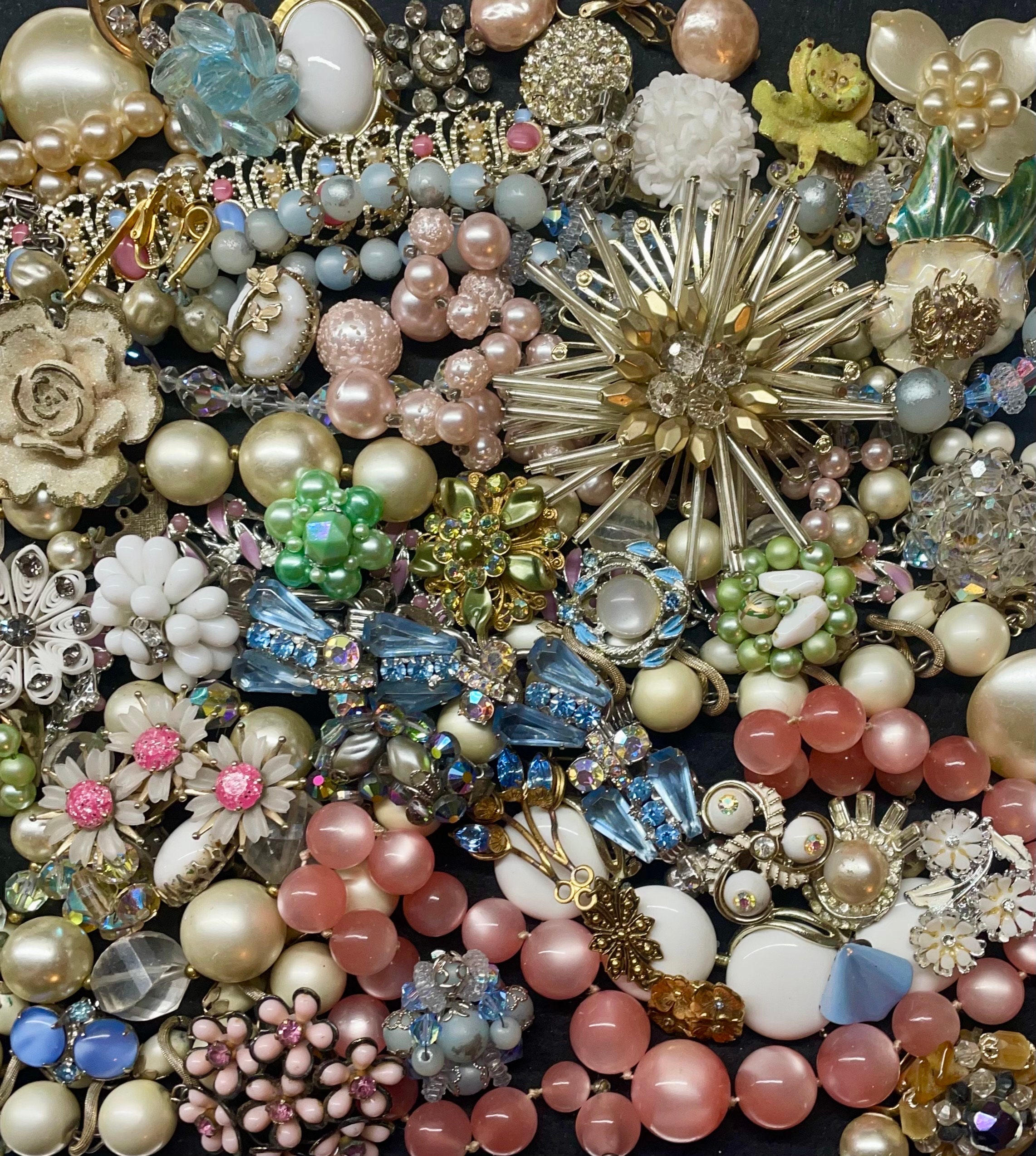 VINTAGE TO NOW ASSORTED BEADS LOT 13oz ARTS and Crafts jewelry