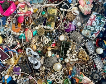 1 -10 POUNDS Bulk BROKEN/JUNK costume jewelry lot -vintage to modern-  for crafting / repair/ upcycle / assemblage / beads / jewelry making