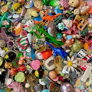 SALVAGED VINTAGE SUPPLY treasure hunt!  broken jewelry beads charms junk journal mini toys trinkets art & craft supply assemblage mosaic lot