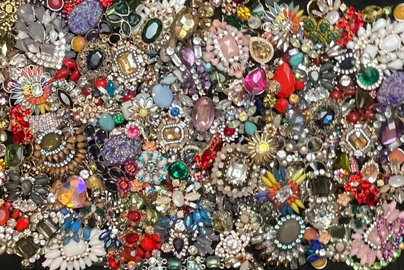 10 Rhinestone Crafts for Teens who Love Bling