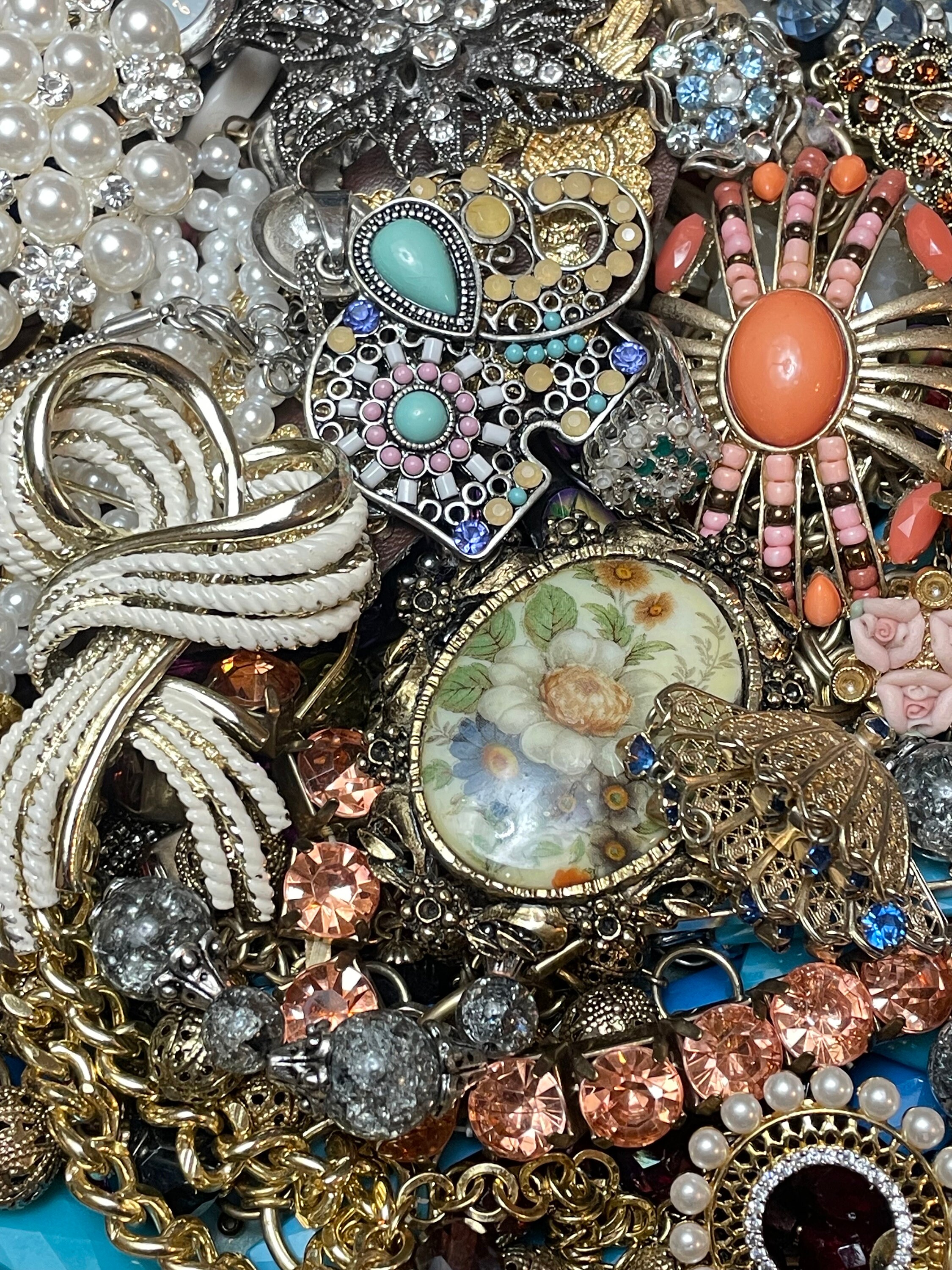 Vintage Estate Costume Jewelry Lot – 50 Pieces Mixed Lot, Brooches, Earrings, Necklaces