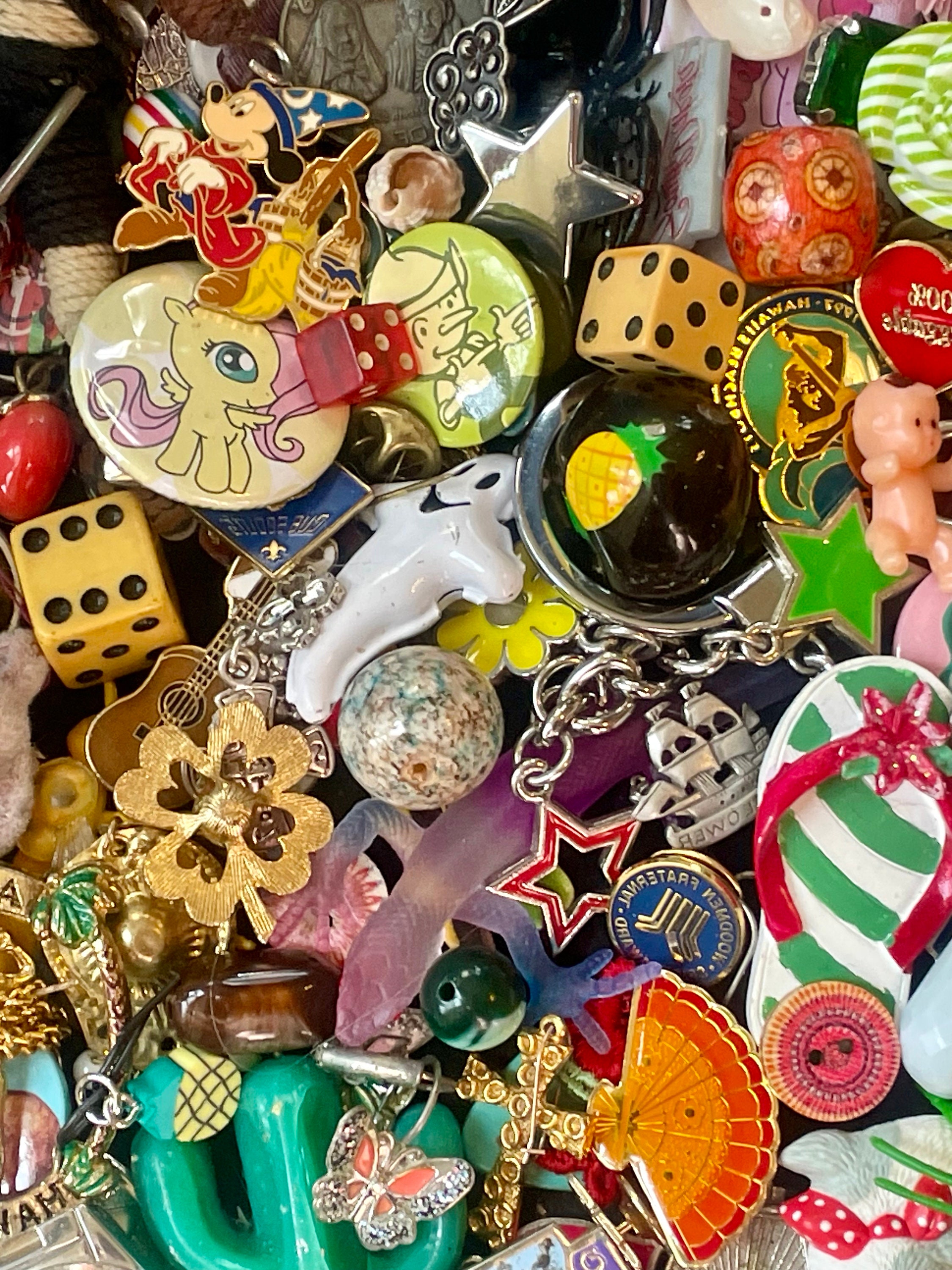 SALVAGED VINTAGE SUPPLY Treasure Hunt! Broken Junk Jewelry SALVAGED VINTAGE SUPPLY Treasure Hunt! Broken Junk Jewelry