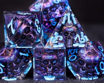 Dice set purple ,  resin skull dice for role playing games , handmade Skull resin dungeons and dragons dice | dnd resin dice set