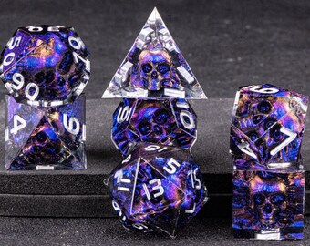 Dice Macabre 7 Würfel Set, Resin Schädel Würfel für Rollenspiele , Schädel Resin Würfel für Dungeons und Dragons , und Lila Schädel Würfelset