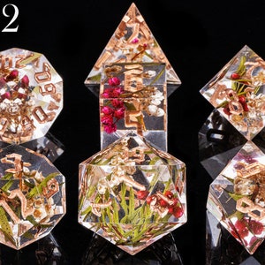 Transparentes Harz-Blumenwürfel-Set für DND-Geschenke Blumen-Dnd-Würfel-Set mit scharfer Kante DND-Harz-Würfel-Set Dungeons und Drachenwürfel #02