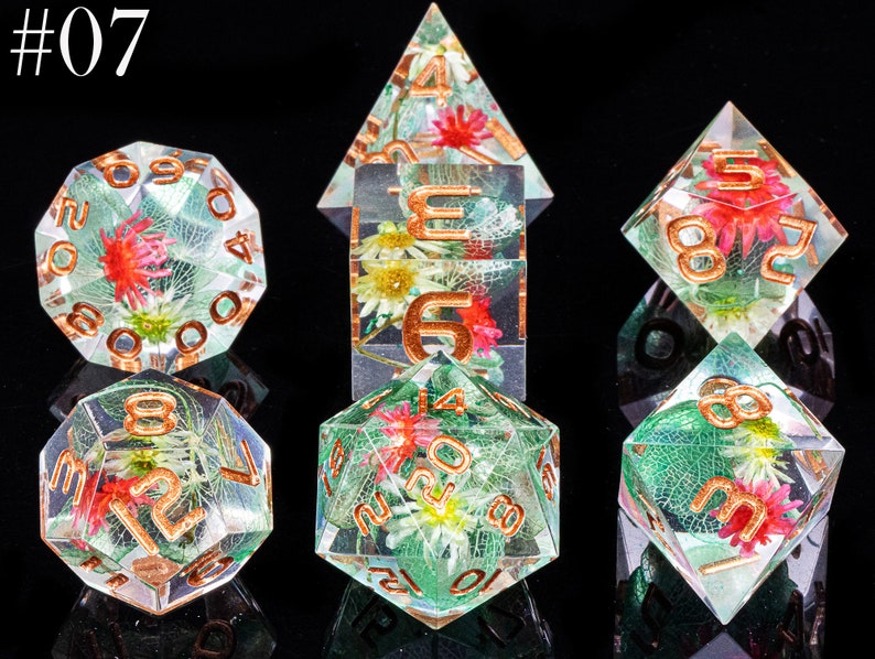 Transparentes Harz-Blumenwürfel-Set für DND-Geschenke Blumen-Dnd-Würfel-Set mit scharfer Kante DND-Harz-Würfel-Set Dungeons und Drachenwürfel #07