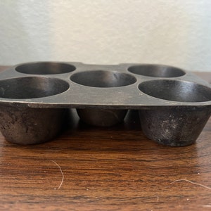 Antique No. 10 B Cast Iron Muffin Popover Pan W/ 11 Forms