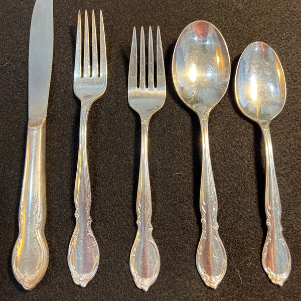 Wm Rogers Moonlight Silverplate Flatware (priced individually)
