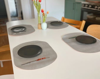 Sets de table ovales lavables 35 x 45 cm, cuir vegan, gris