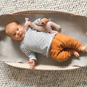 Easy to fold changing pad made of vegan leather (various sizes), desk pad, art & craft pad