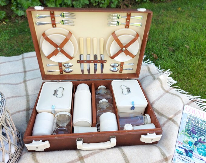 Brexton Picnic Hamper / Classic Car Picnic Set / Vintage Picnic Set