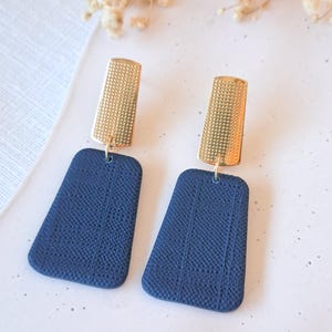 Polymer Clay Ohrringe, Neutrale baumeln Ohrringe mit Gold Beiträge, Statement handgemachte Schmuck, leichte Ohrringe, einzigartiges Geschenk für sie