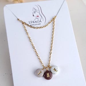 Collar con mini letras iniciales hecho a mano / Collar con letras delicadas / Collar familiar personalizado con nombres de niños / Collar con nombre / Regalo para ella