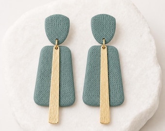 Ohrringe aus neutralem Polymerclay: Minimalistischer Hängeschmuck mit silbernem/goldenem Akzent