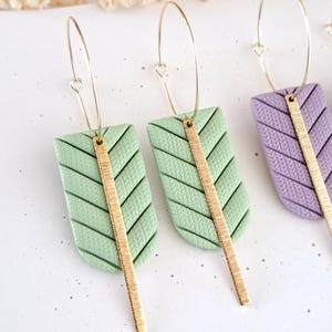 Limette Creme Ohrringe aus Polymer Clay: Vergoldete Creolen, Leichte Ohrringe