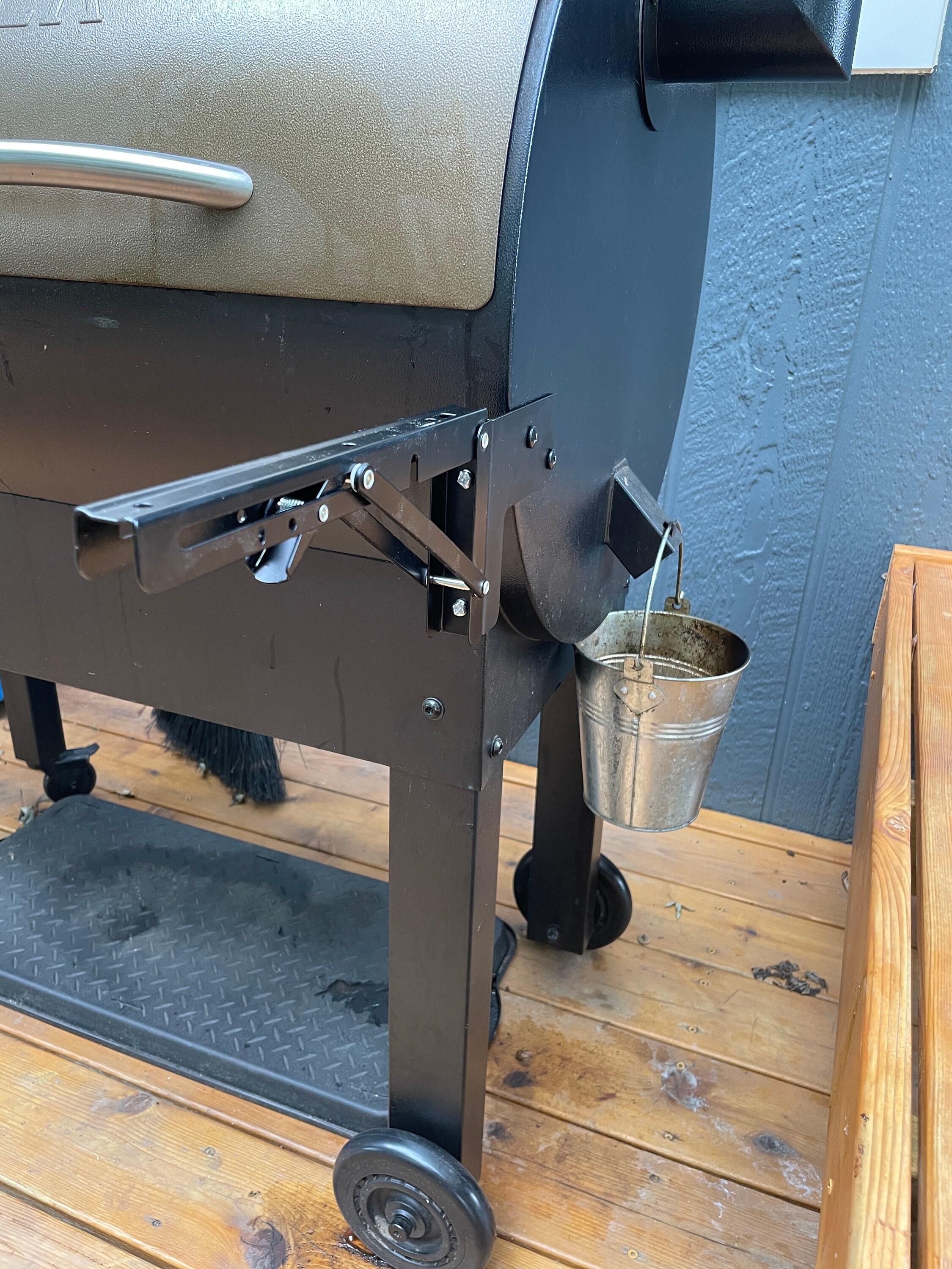 Traeger Pro Series 34 Grill Review: A Spacious Pellet Grill - Akin Trends