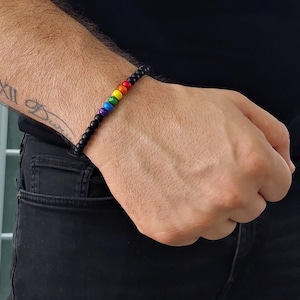 Pulsera de hematita arcoíris hecha a mano: cuentas ajustables y respetuosas con la piel.