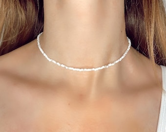 Collier de perles de rocaille blanches