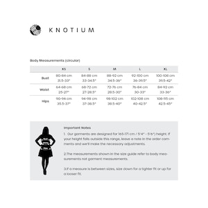 Puede incluir: Una tabla de tallas para ropa con medidas en pulgadas y cent&iacute;metros. La tabla incluye las tallas XS, S, M, L y XL. La tabla muestra las medidas de busto, cintura y caderas.