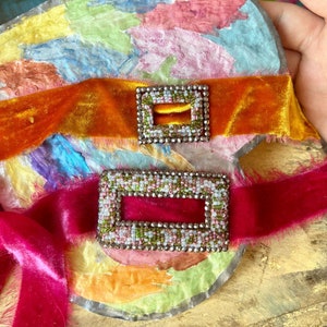 Georgisch geslepen stalen gesp met kralen: armband of choker