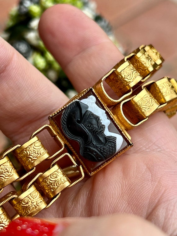Antique late Victorian bracelet with glass cameo c