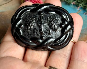 Late Victorian big mourning brooch with wheat