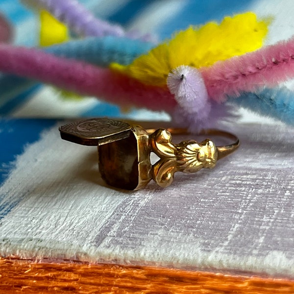 Antique Georgian locket ring with MR monogram, poison ring, signet ring with thistle motif