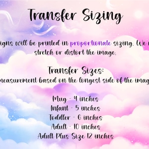K&ouml;nnte beinhalten: Eine Grafik mit einem rosa und violetten Aquarellhintergrund mit Wolken und Sternen. Der Text "Transfer Sizing" befindet sich oben auf der Grafik. Der Text "All designs will be printed in proportionate sizing. We will not stretch or distort the image." befindet sich unter dem Titel. Der Text "Transfer Sizes: (measurement based on the longest side of the image)" befindet sich unter dem ersten Absatz. Der Text "Mug - 4 inches, Infant - 5 inches, Toddler - 6 inches, Adult - 10 inches, Adult Plus Size 12 inches" ist unter dem zweiten Absatz aufgelistet.