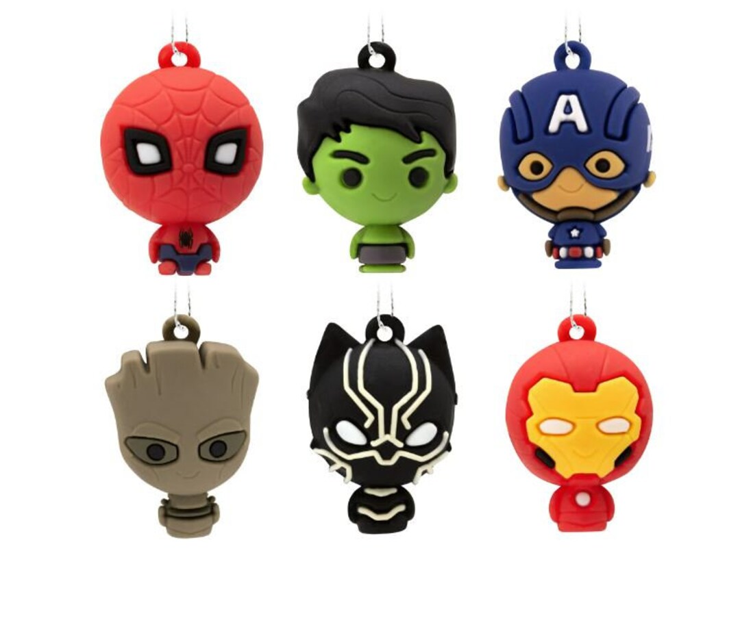 Set Decorazioni Natalizie Marvel Hallmark - Puntale Albero + 4 Ornamenti Supereroi, In Plastica Infrangibile - 13