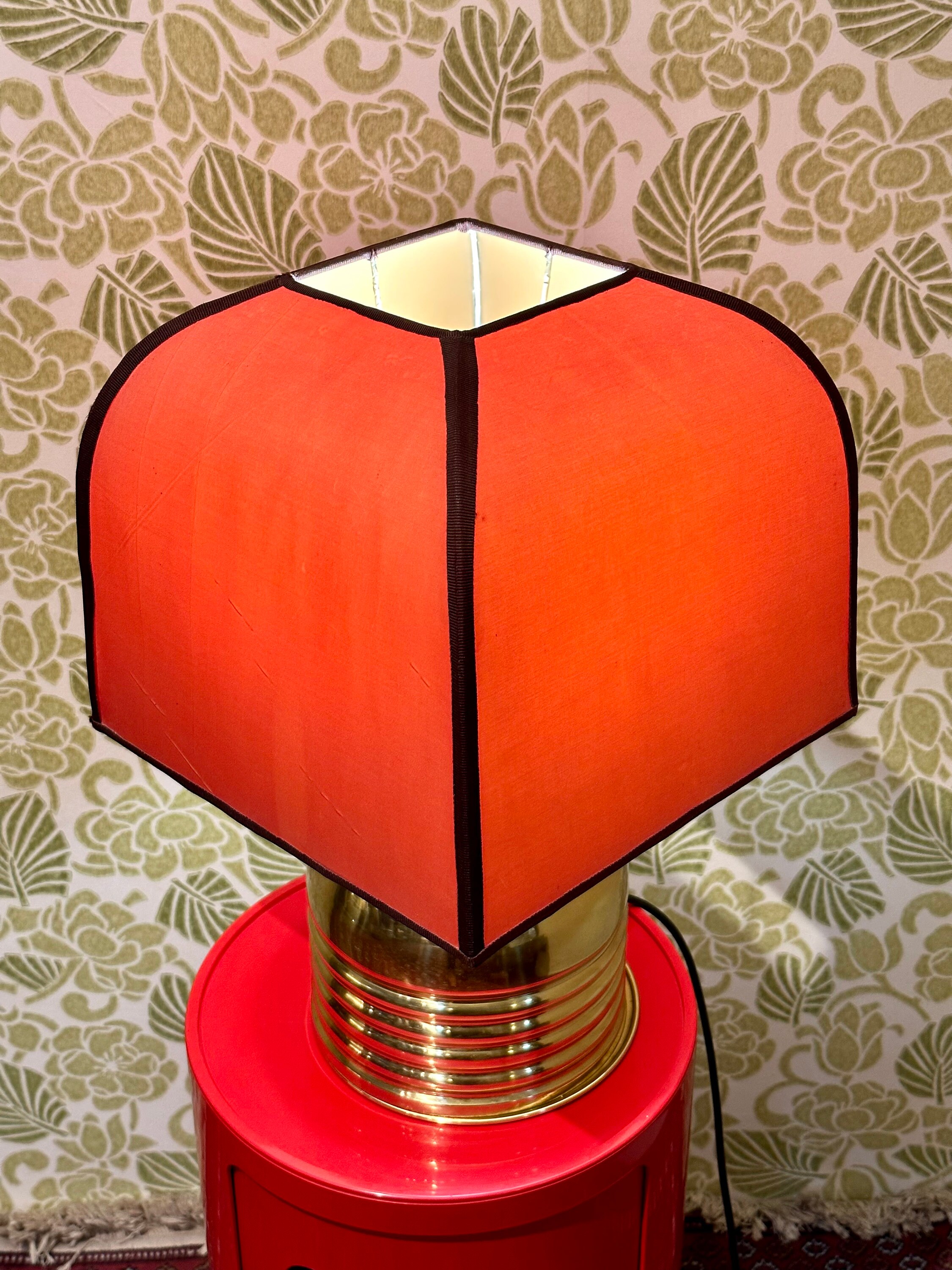 TheBigTomatoCanLamp - Table lamp, 80s design, gilt metal and fabric.