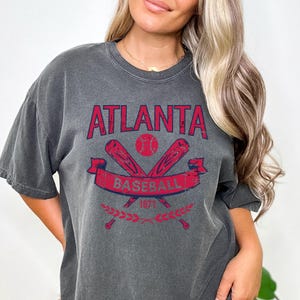 Comfort Colors Vintage Style Atlanta Baseball Apparel, Mens & Womens Long/ Short Sleeve Tees Crewneck Sweatshirt, Game Day Outfit