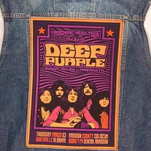 Pode incluir: Um conjunto de três canecas de cerâmica com acabamento fosco e salpicado. As canecas são em tons de creme, cinza claro e cinza escuro. Cada caneca tem um design simples e minimalista.