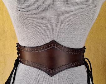 Handgemaakte lederen middeleeuwse korsetriem met gereedschap: Viking LARP-taille cincher-fantasie vrouwelijk krijgerkostuum voor LARP-evenement-cosplay, renaissance